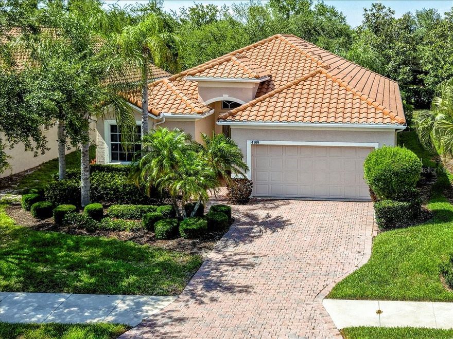 Welcome to Cascades at Sarasota, one of the area’s premier 55+ gated communities! This beautifully maintained 2-bedroom, 2-bath residence offers an inviting open floor plan with spacious living areas designed for both comfort and entertaining. The split-bedroom layout provides privacy for owners and guests alike, while large windows and sliding glass doors allow natural light to pour throughout the home.
The kitchen features ample cabinetry, generous counter space, and a convenient eat-in dining area overlooking the living space. The primary suite offers a relaxing retreat with a walk-in closet and en-suite bath complete with dual sinks and a walk-in shower. Additional highlights include an inside laundry room, ceiling fans, and a screened lanai perfect for enjoying Florida’s year-round sunshine.
Located in the highly sought-after Cascades at Sarasota, residents enjoy resort-style amenities including a clubhouse, heated pool and spa, fitness center, tennis courts, pickleball, social activities, and beautifully maintained grounds. Conveniently located near shopping, dining, UTC Mall, downtown Sarasota, SRQ Airport, and Gulf Coast beaches.
Experience low-maintenance Florida living at its finest!