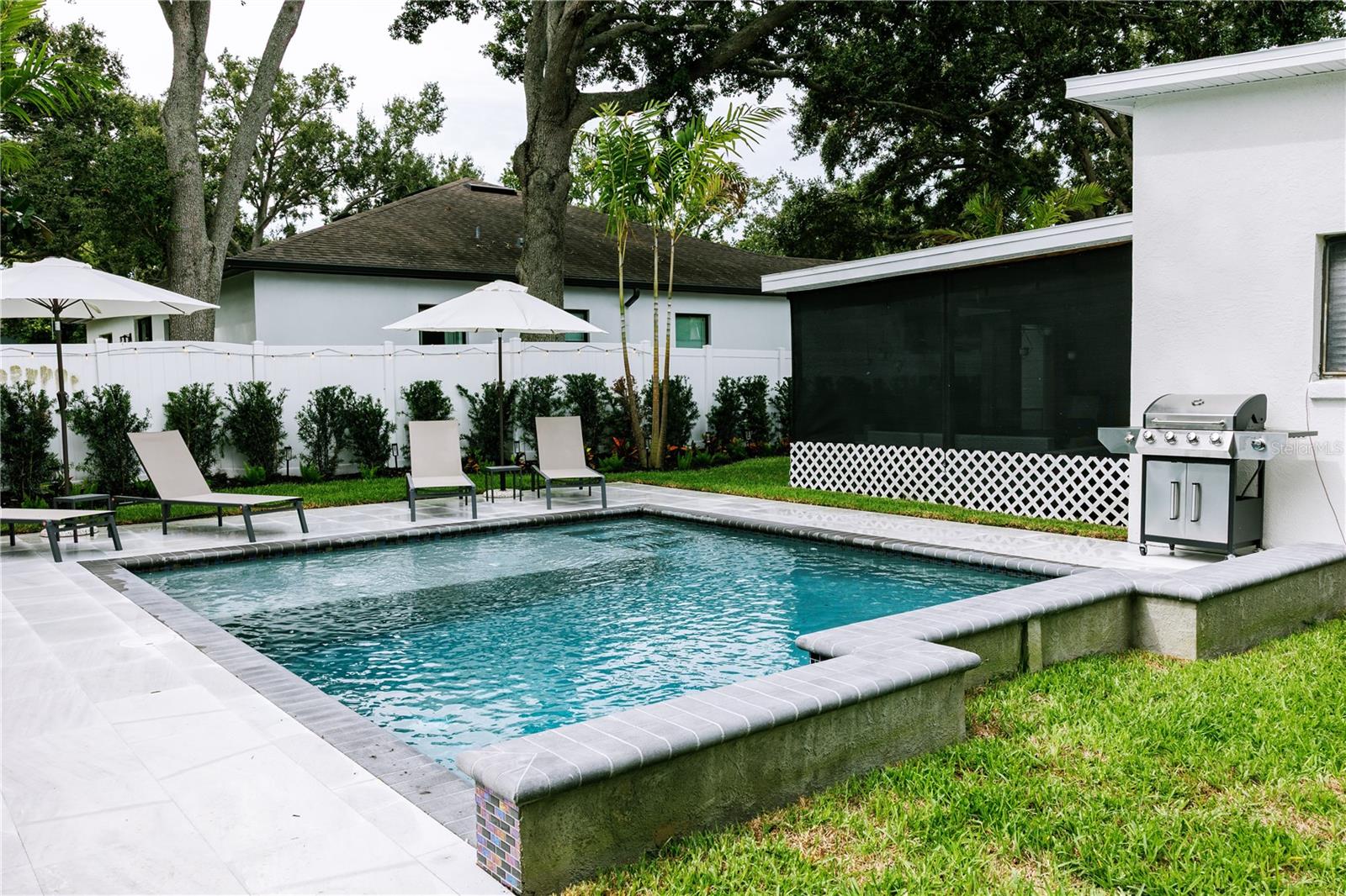 MANHATTAN MANOR REV - Residential Lease