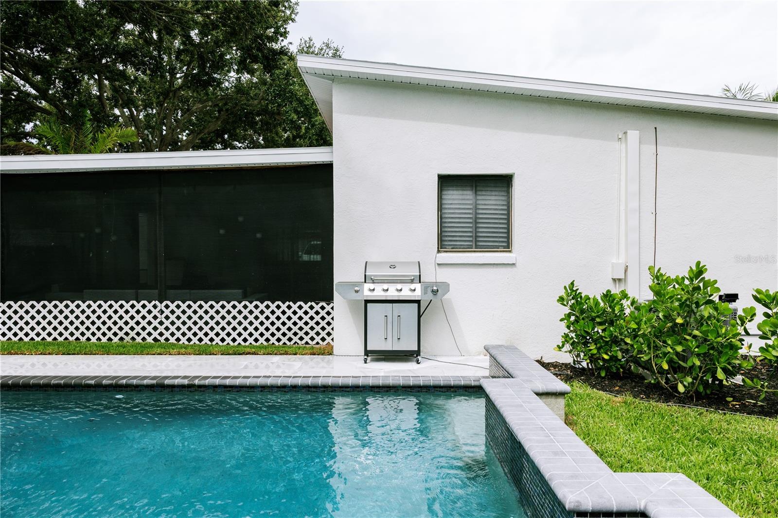 MANHATTAN MANOR REV - Residential Lease