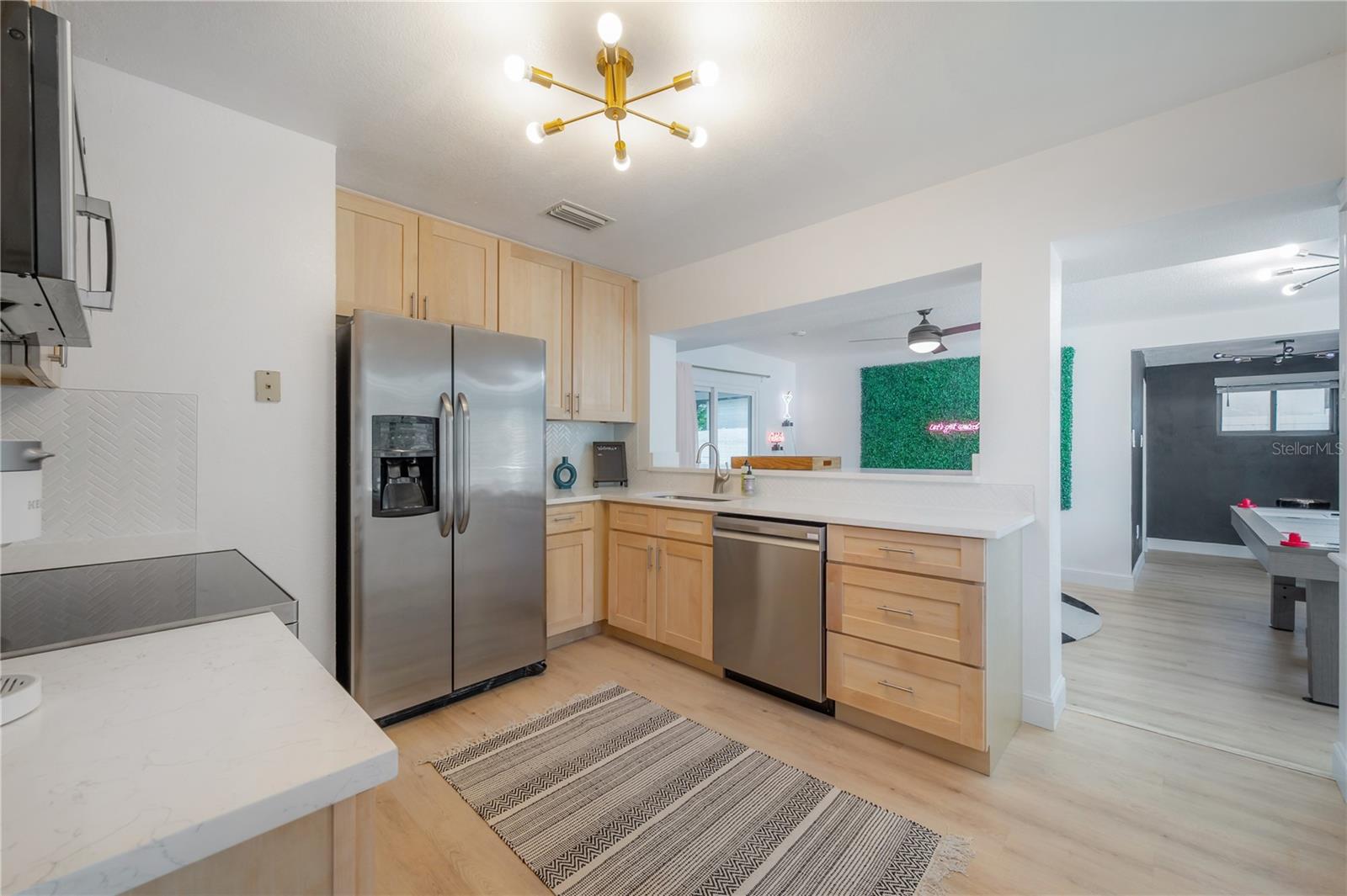 MANHATTAN MANOR REV - Residential Lease