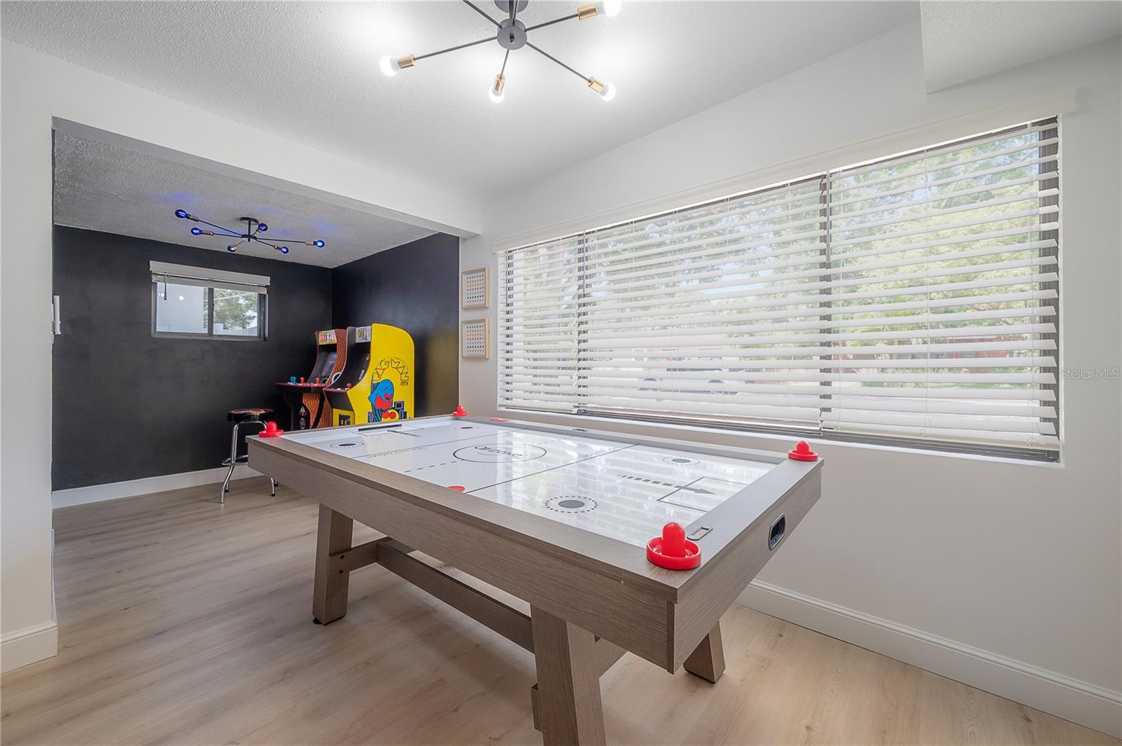 MANHATTAN MANOR REV - Residential Lease