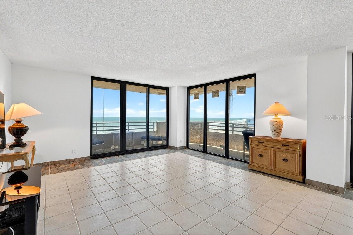 HORIZONS CONDO - Residential