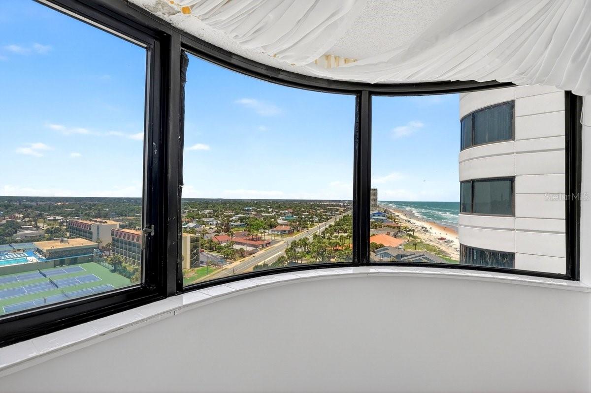 HORIZONS CONDO - Residential
