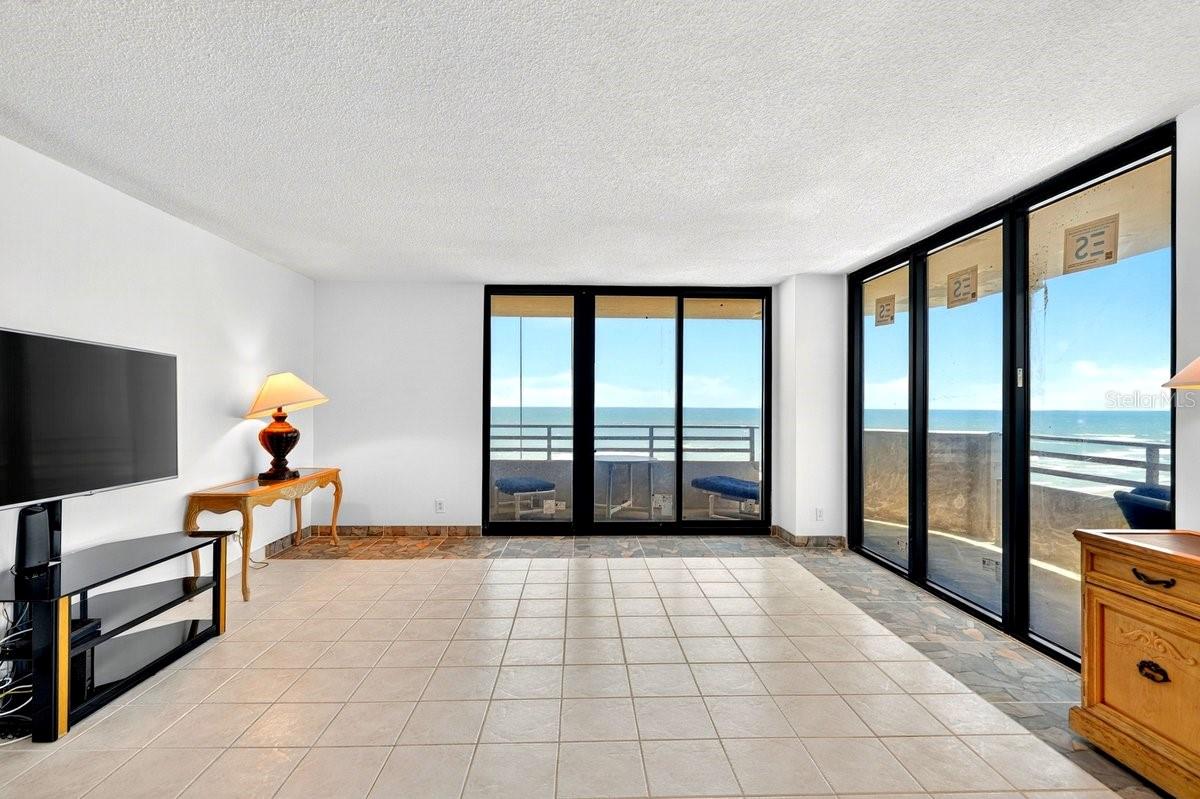 HORIZONS CONDO - Residential