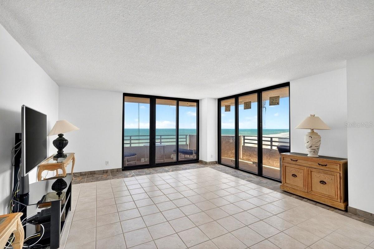 HORIZONS CONDO - Residential