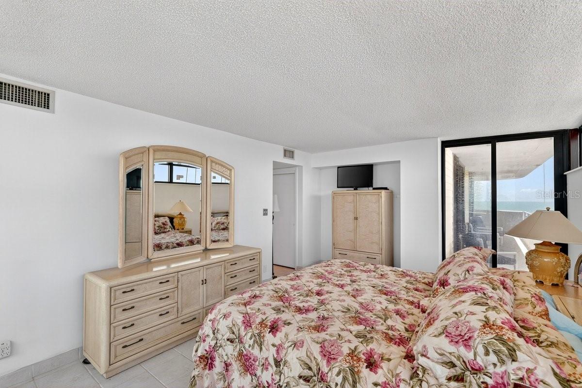 HORIZONS CONDO - Residential