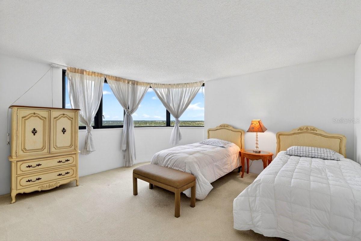 HORIZONS CONDO - Residential