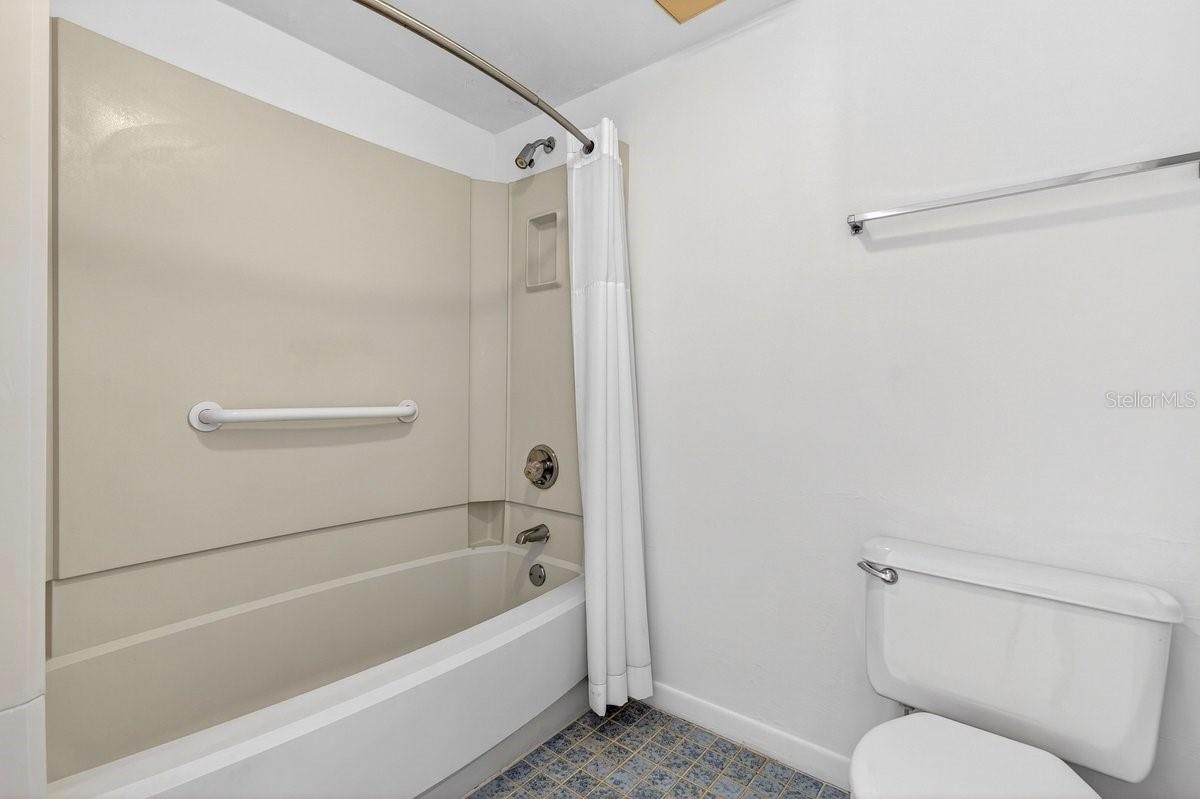 HORIZONS CONDO - Residential