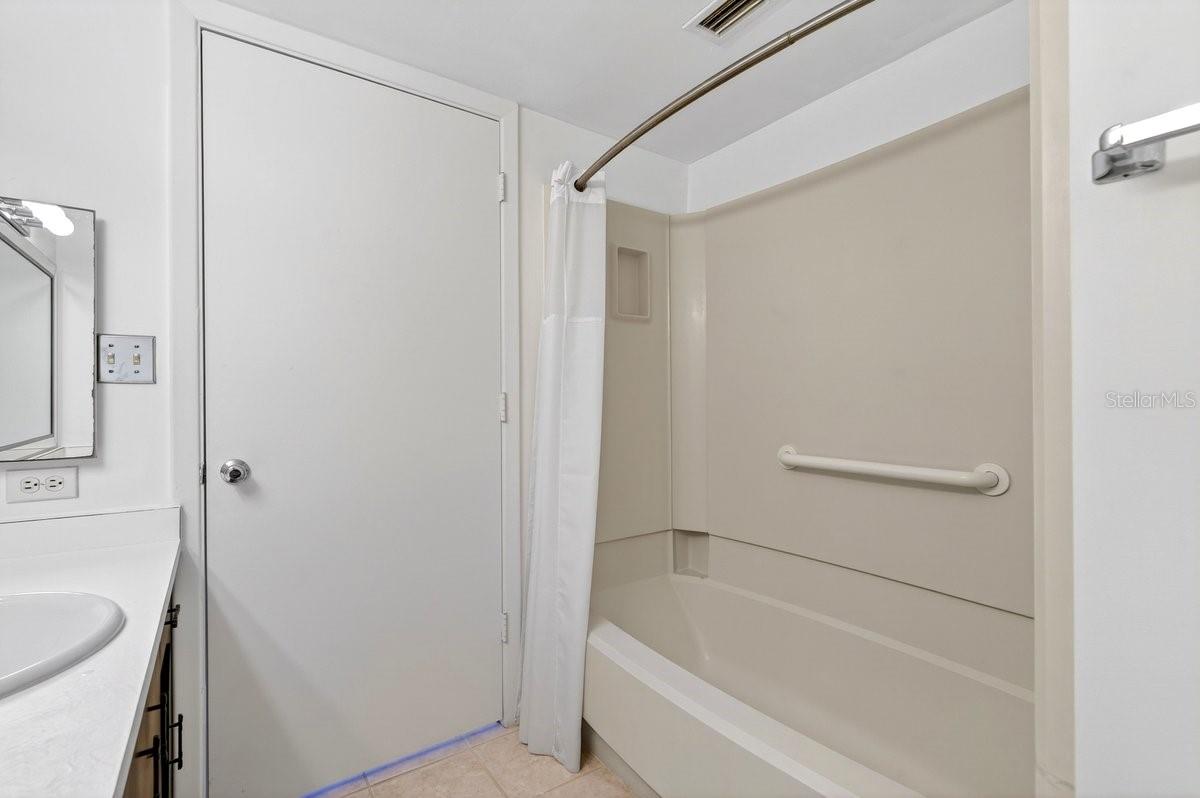 HORIZONS CONDO - Residential