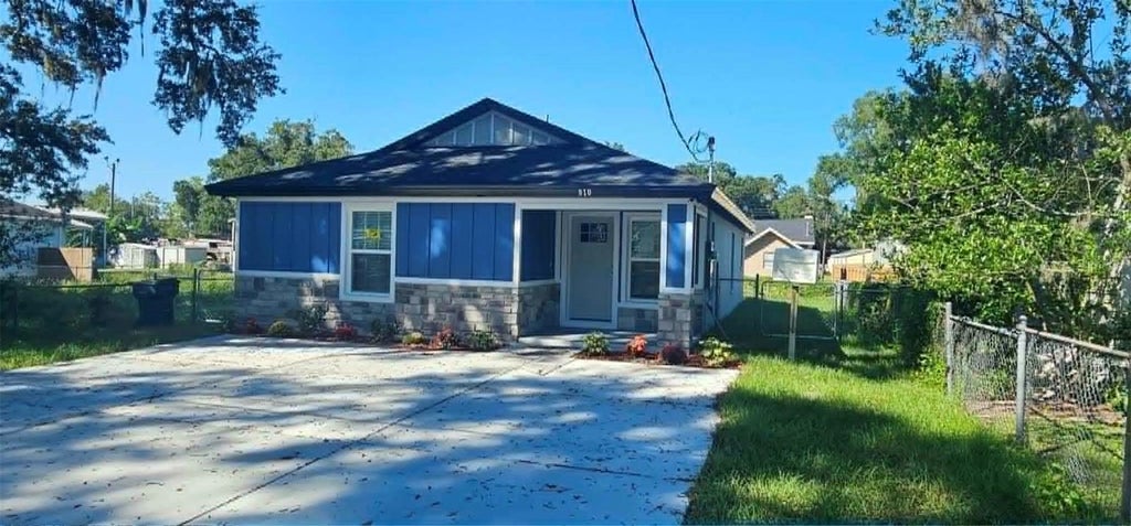 Photo of 810 Edith Ave, Lakeland, FL 33815 (MLS # P4940156)