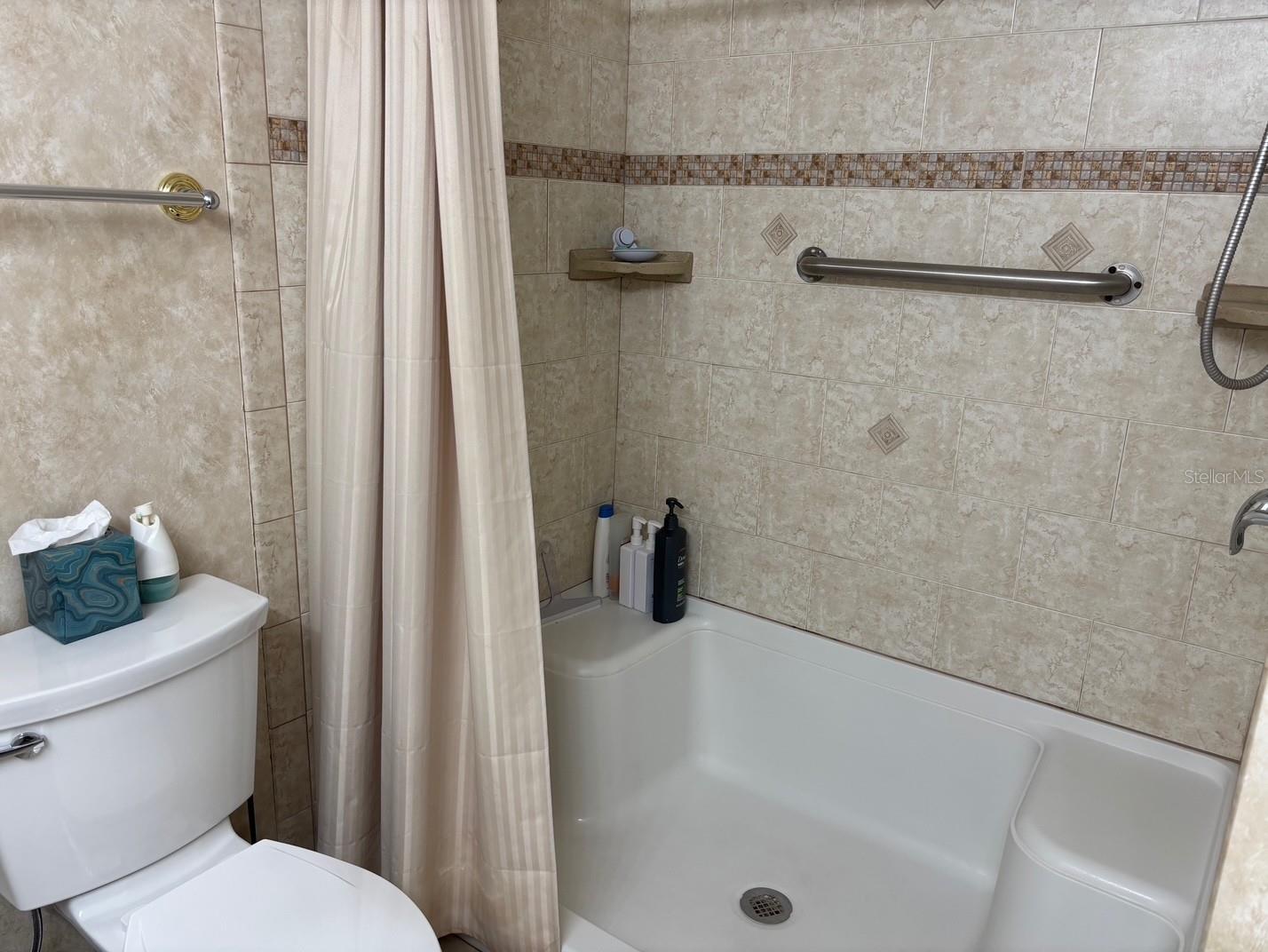 ISLANDER THE CONDO - Residential