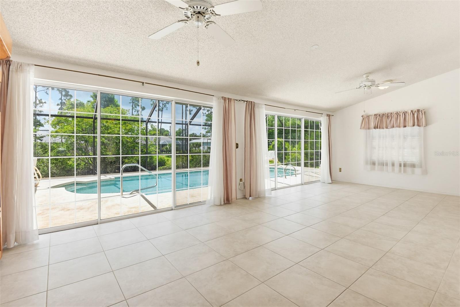 PINE LAKES - Residential