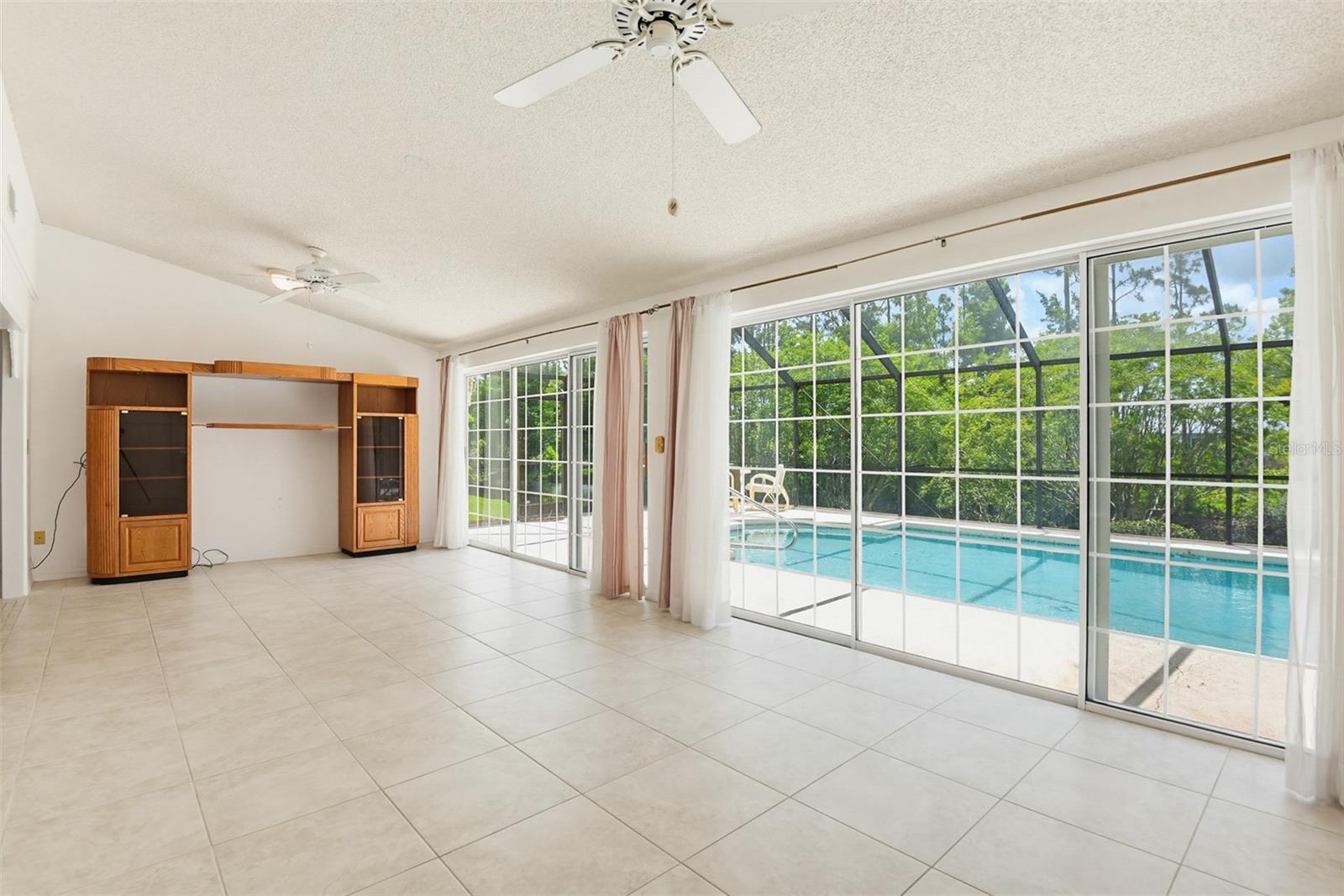 PINE LAKES - Residential