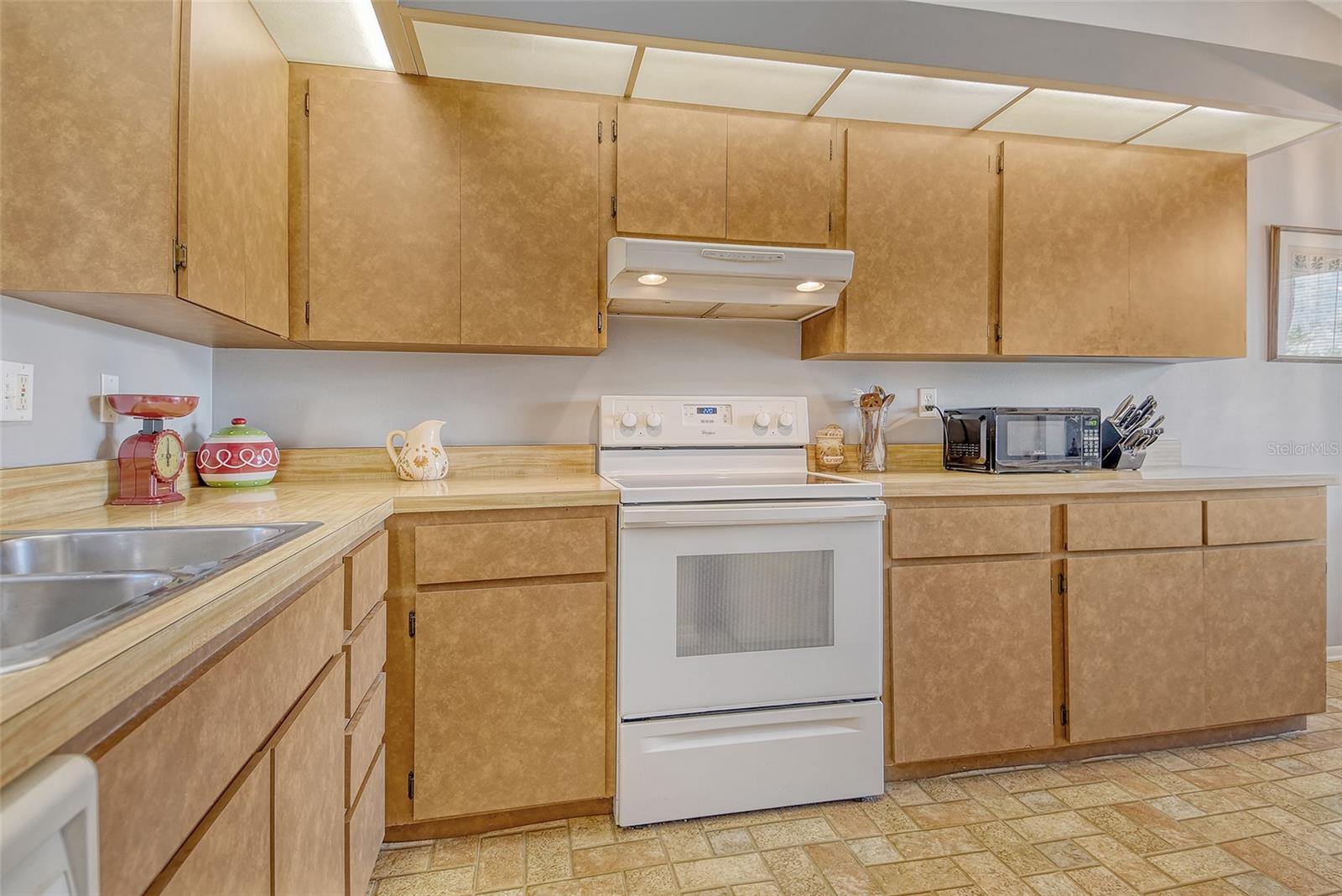 LAKESIDE CLUB OF SARASOTA - Residential