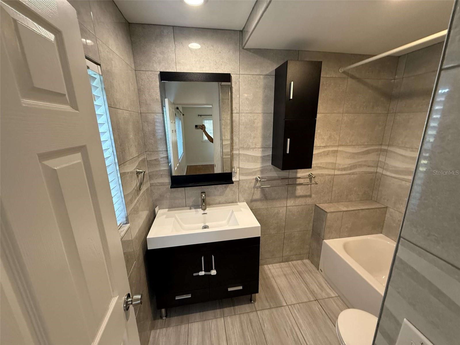 LAKE PRIVILEGES - Residential Lease