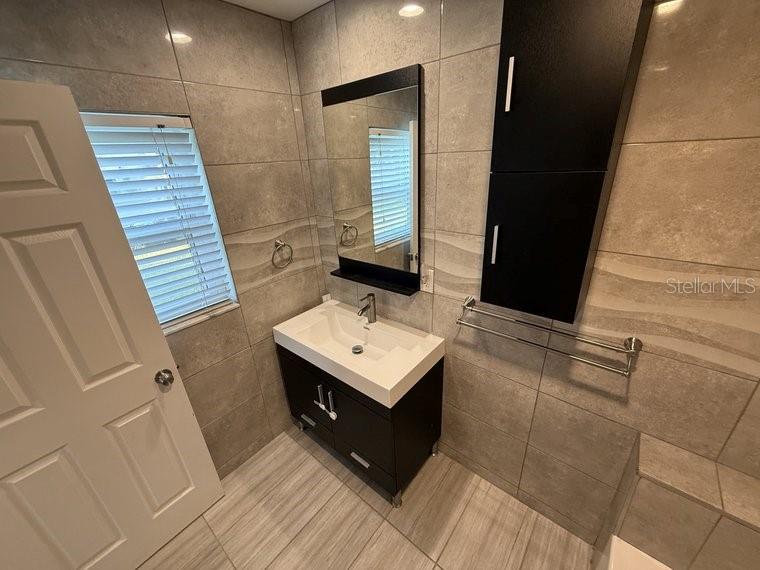 LAKE PRIVILEGES - Residential Lease