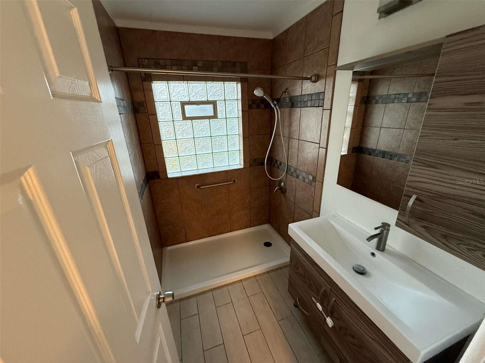 LAKE PRIVILEGES - Residential Lease