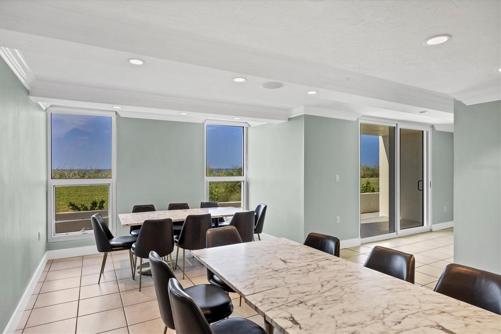 ARBOMAR APTS - Residential