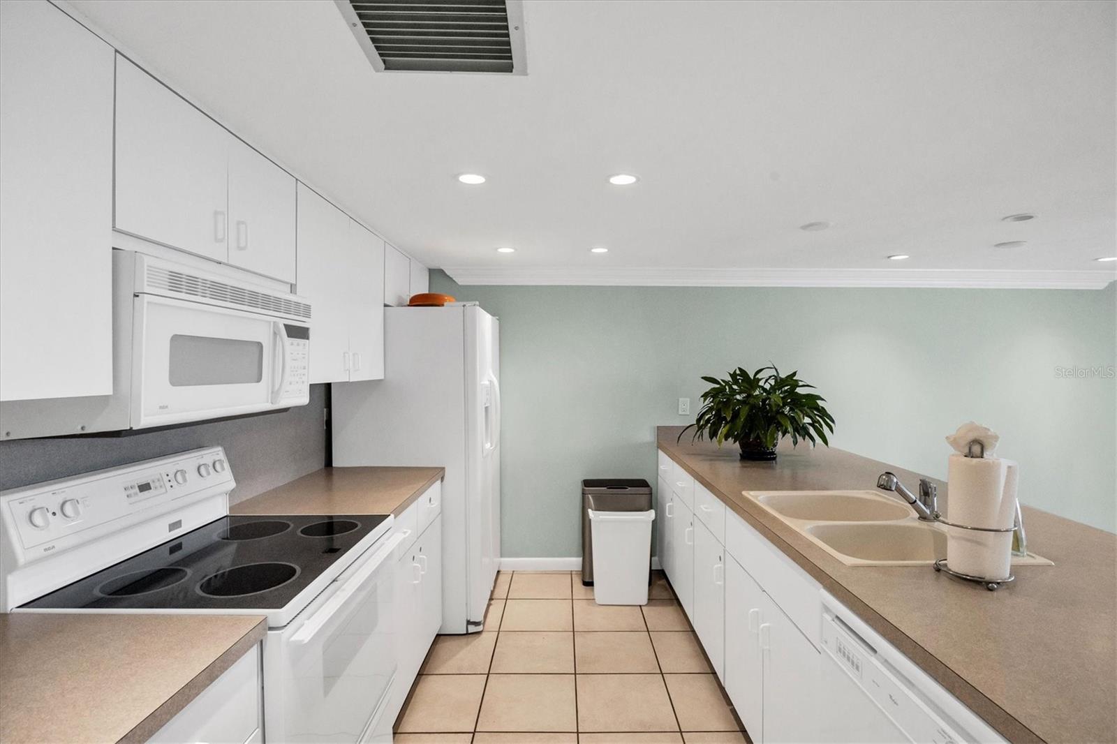 ARBOMAR APTS - Residential