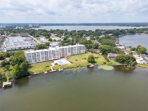 A home in WINTER HAVEN