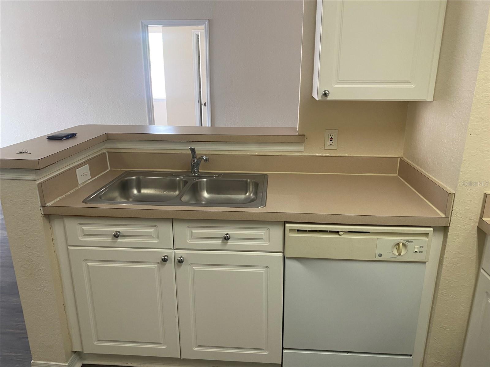 18001 RICHMOND PLACE DRIVE 222 - Photo 3