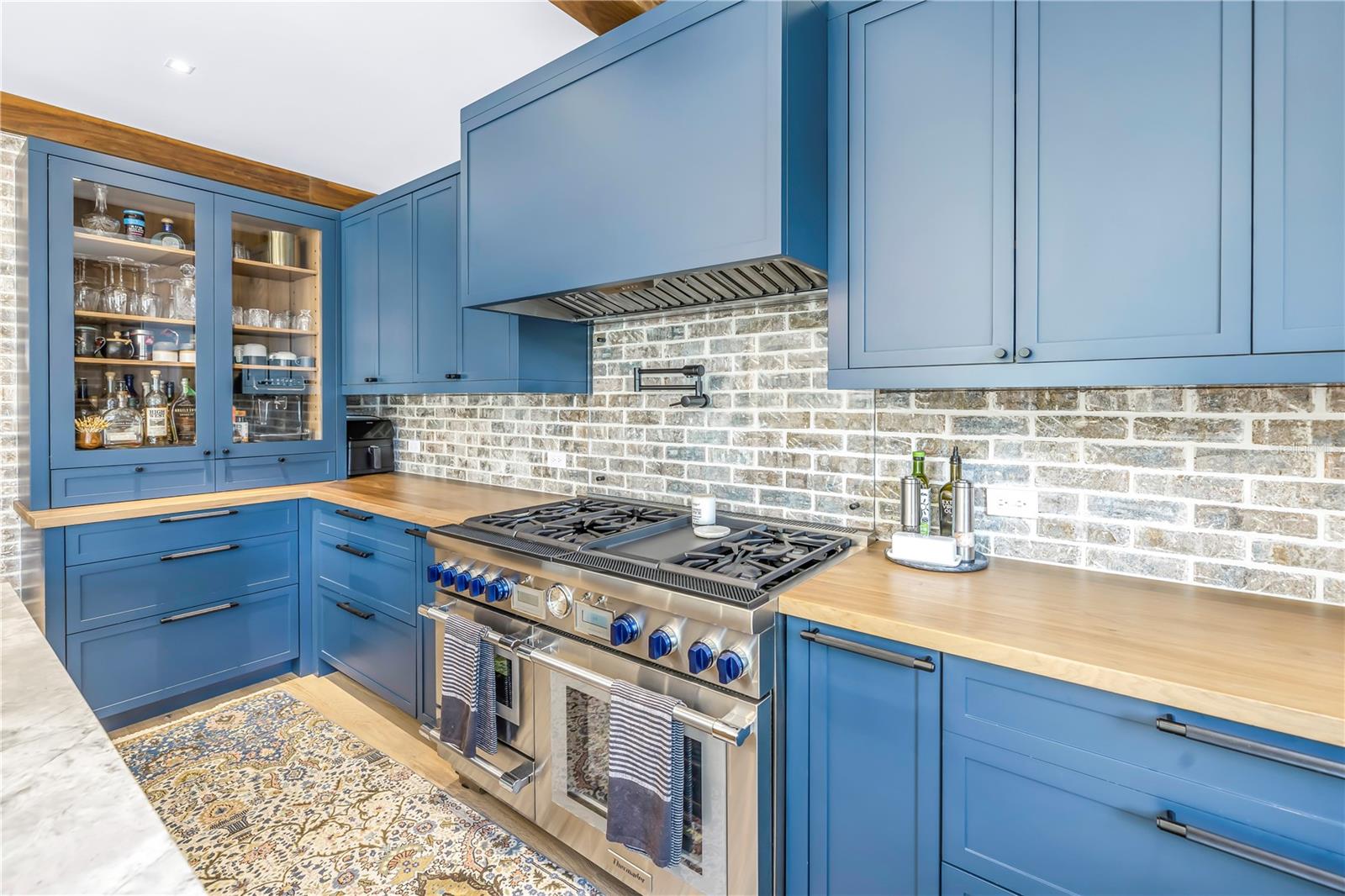 CRESENT LAKE TERRACE - Residential