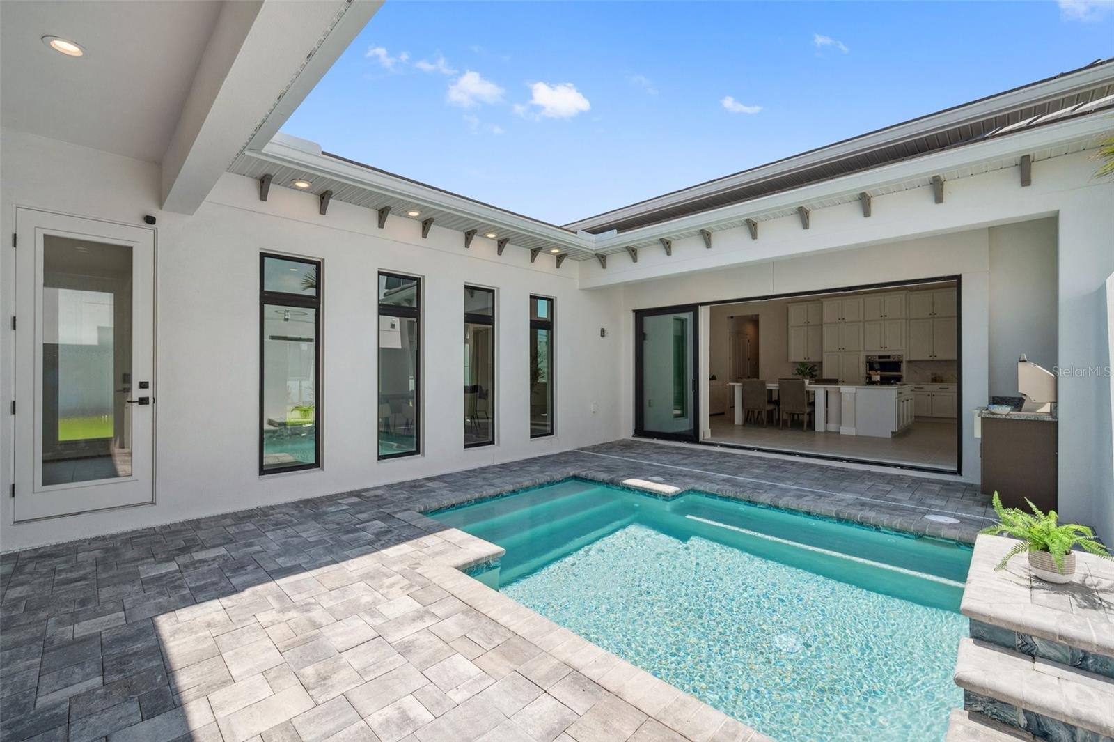 AQUA LAGOON - Residential