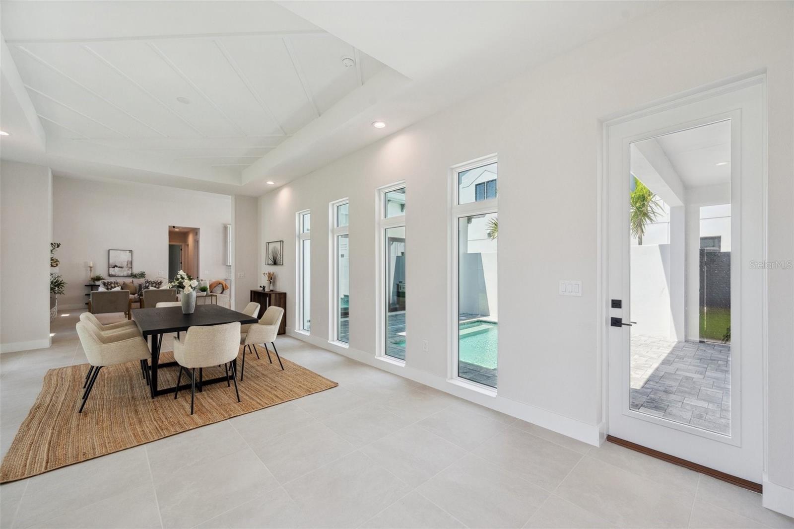 AQUA LAGOON - Residential