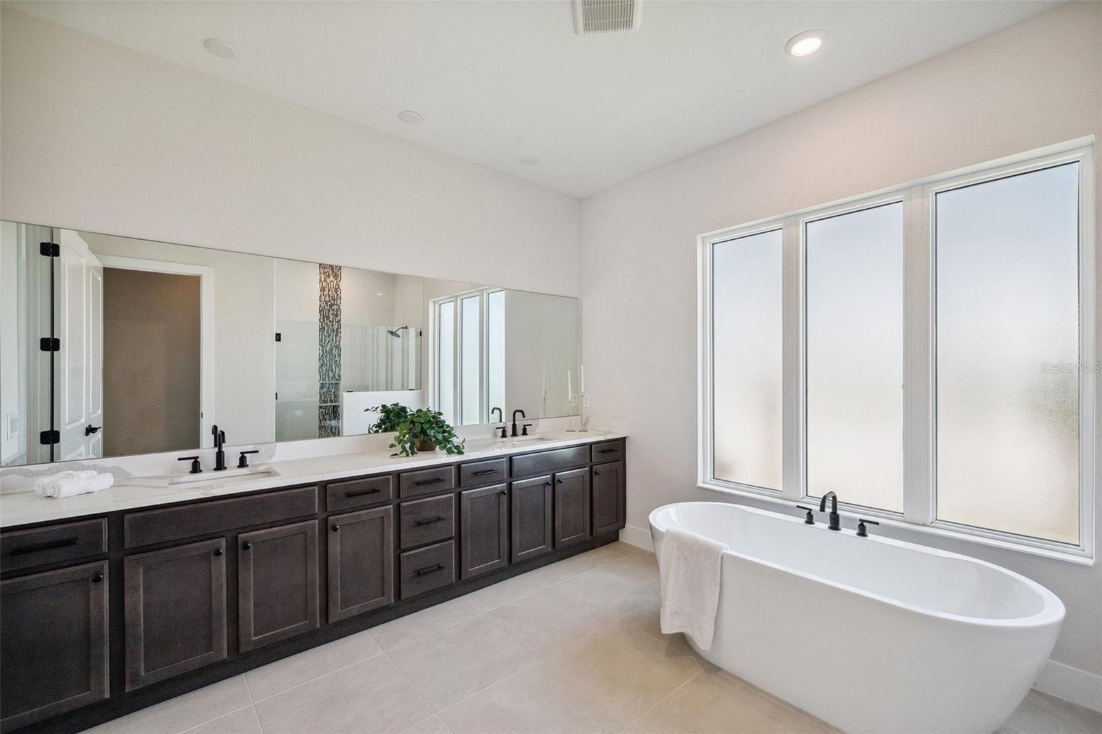 AQUA LAGOON - Residential