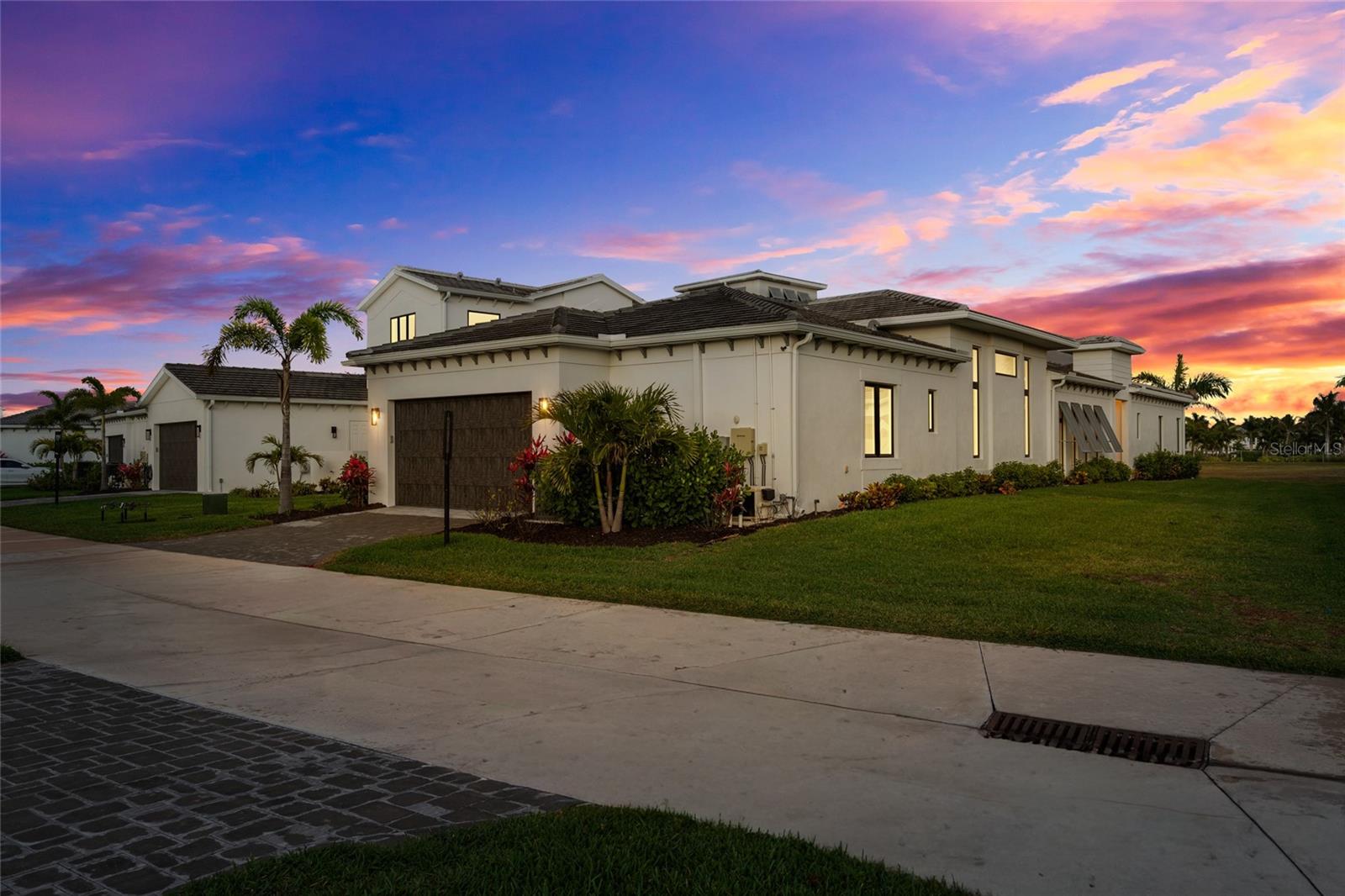 AQUA LAGOON - Residential