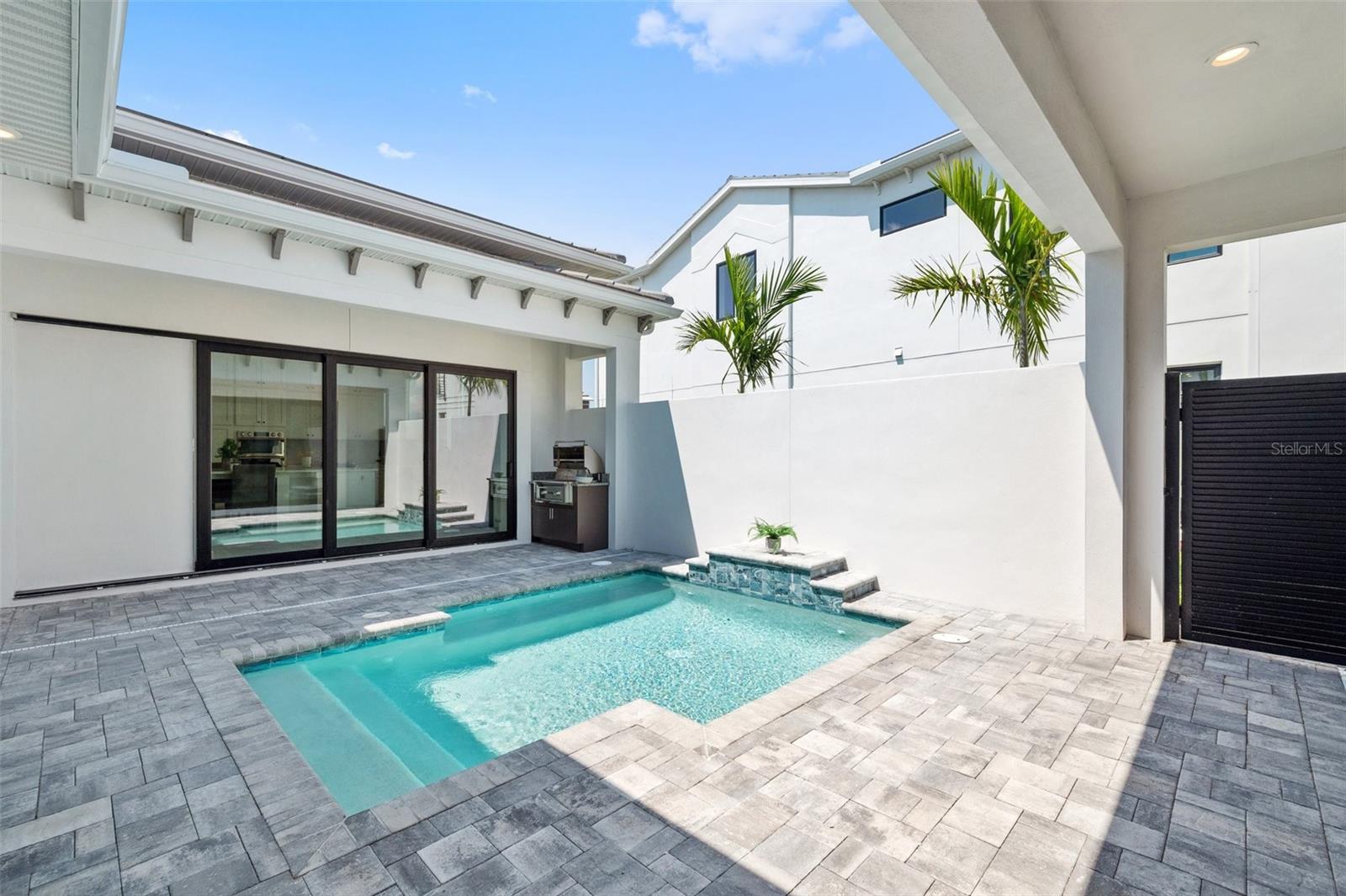 AQUA LAGOON - Residential