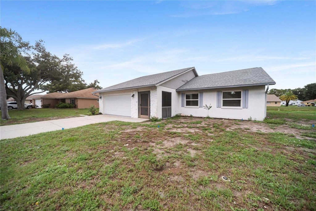 Photo of 112 Woodingham Drive, Venice, FL 34292 (MLS # A4702418)