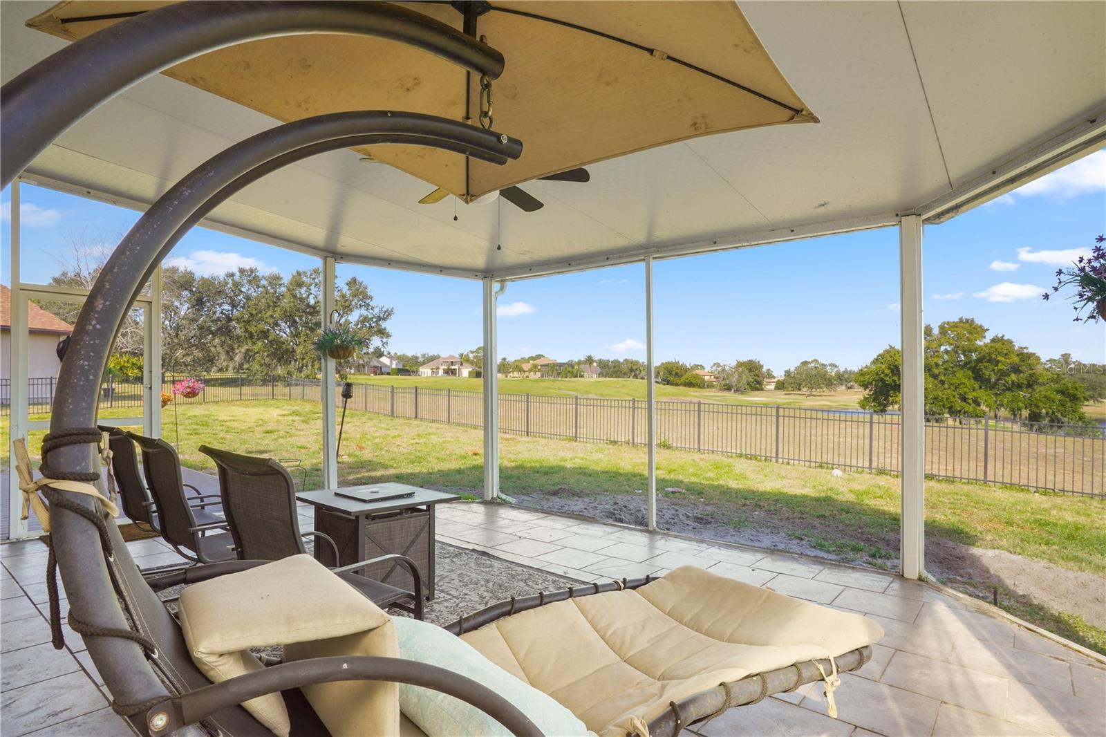 PEMBROOKE - Residential