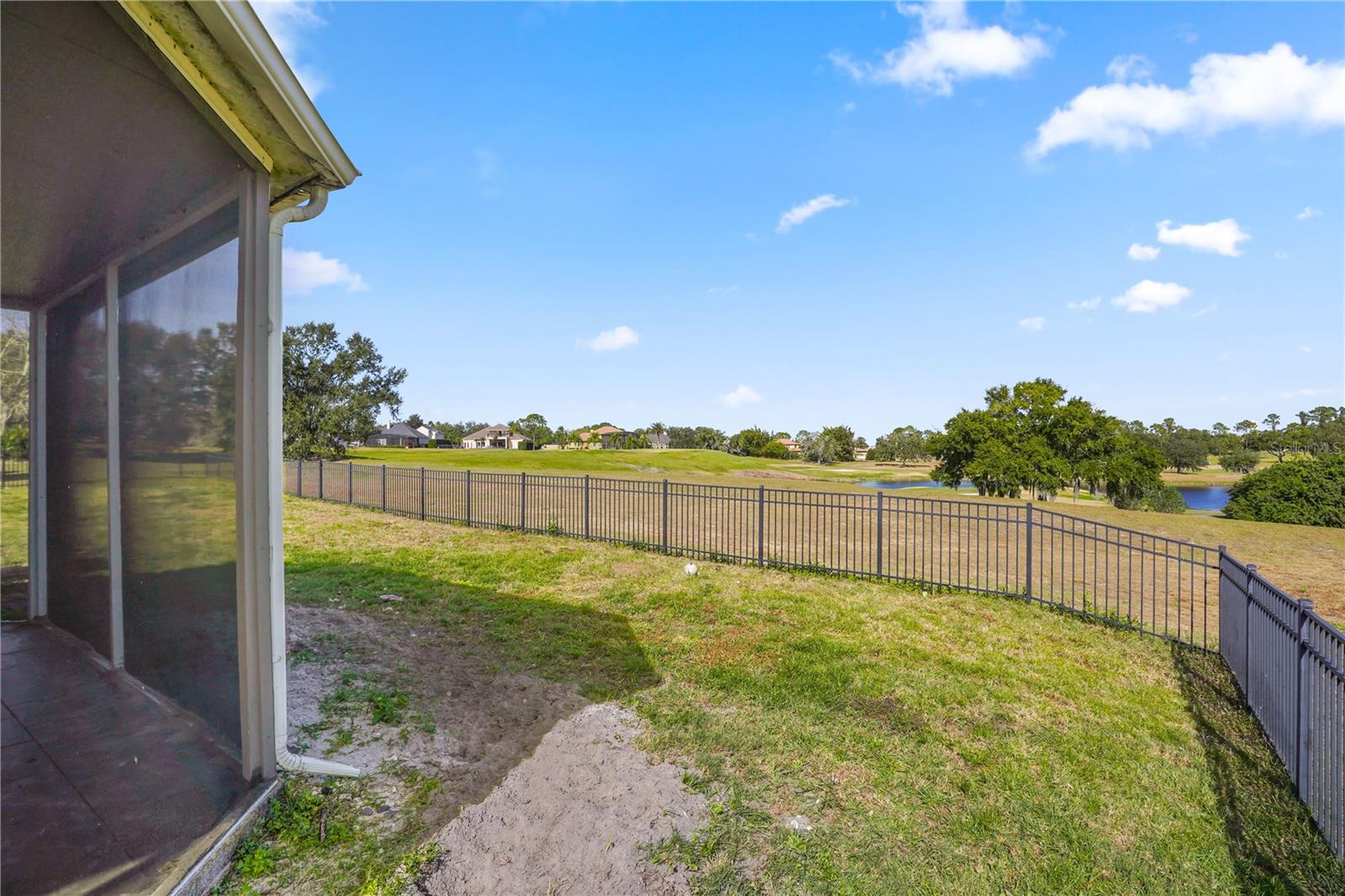 PEMBROOKE - Residential