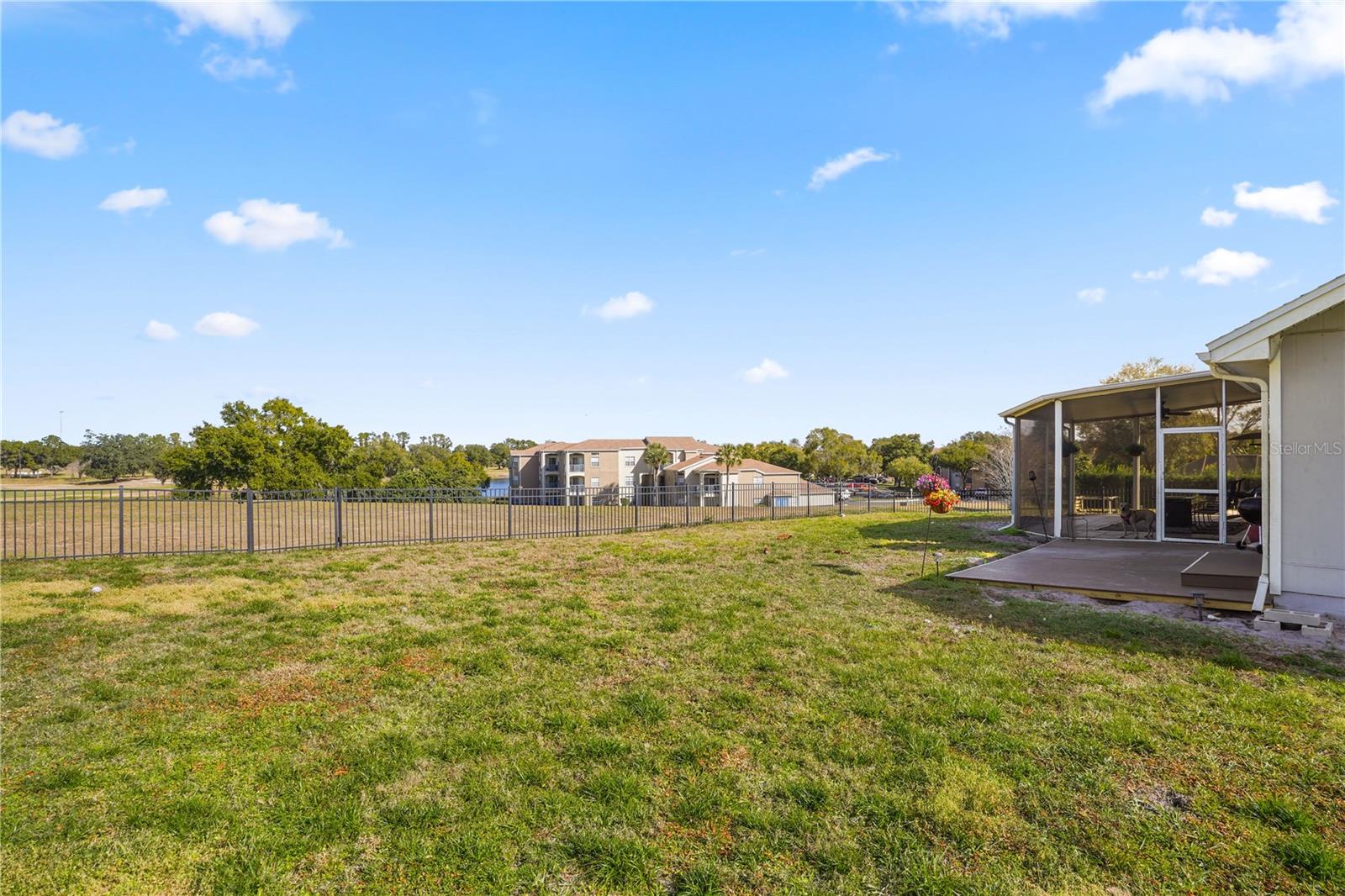 PEMBROOKE - Residential