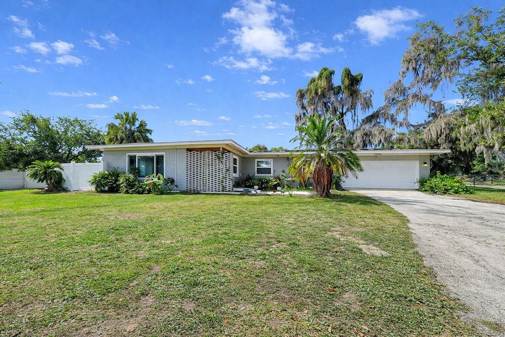 Photo of 913 Helena Drive, Brandon, FL 33511 (MLS # TB8466792)