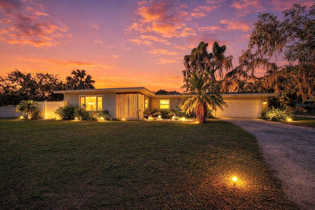 Photo of 913 Helena Drive, Brandon, FL 33511 (MLS # TB8466792)