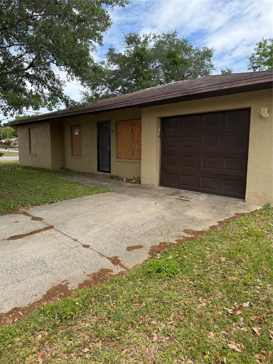 This 4-bedroom, 2-bath block home sits on a roomy corner lot and is bursting with potential. With a solid structure and plenty of space to work with, it’s the perfect canvas for updating, renovating, or creating a layout that fits your vision. The location is hard to beat—just minutes from local restaurants, shopping, and the river—offering both convenience and charm. A great opportunity for investors or anyone looking to transform a fixer-upper into a beautiful home.