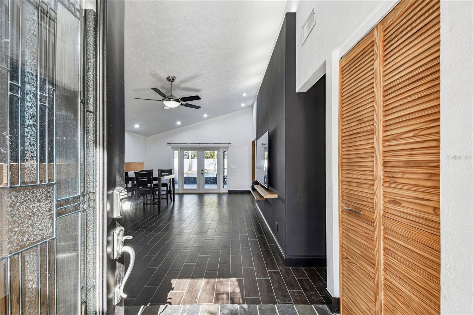 COUNTRY PLACE - Residential