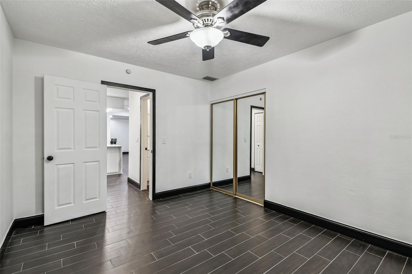 COUNTRY PLACE - Residential