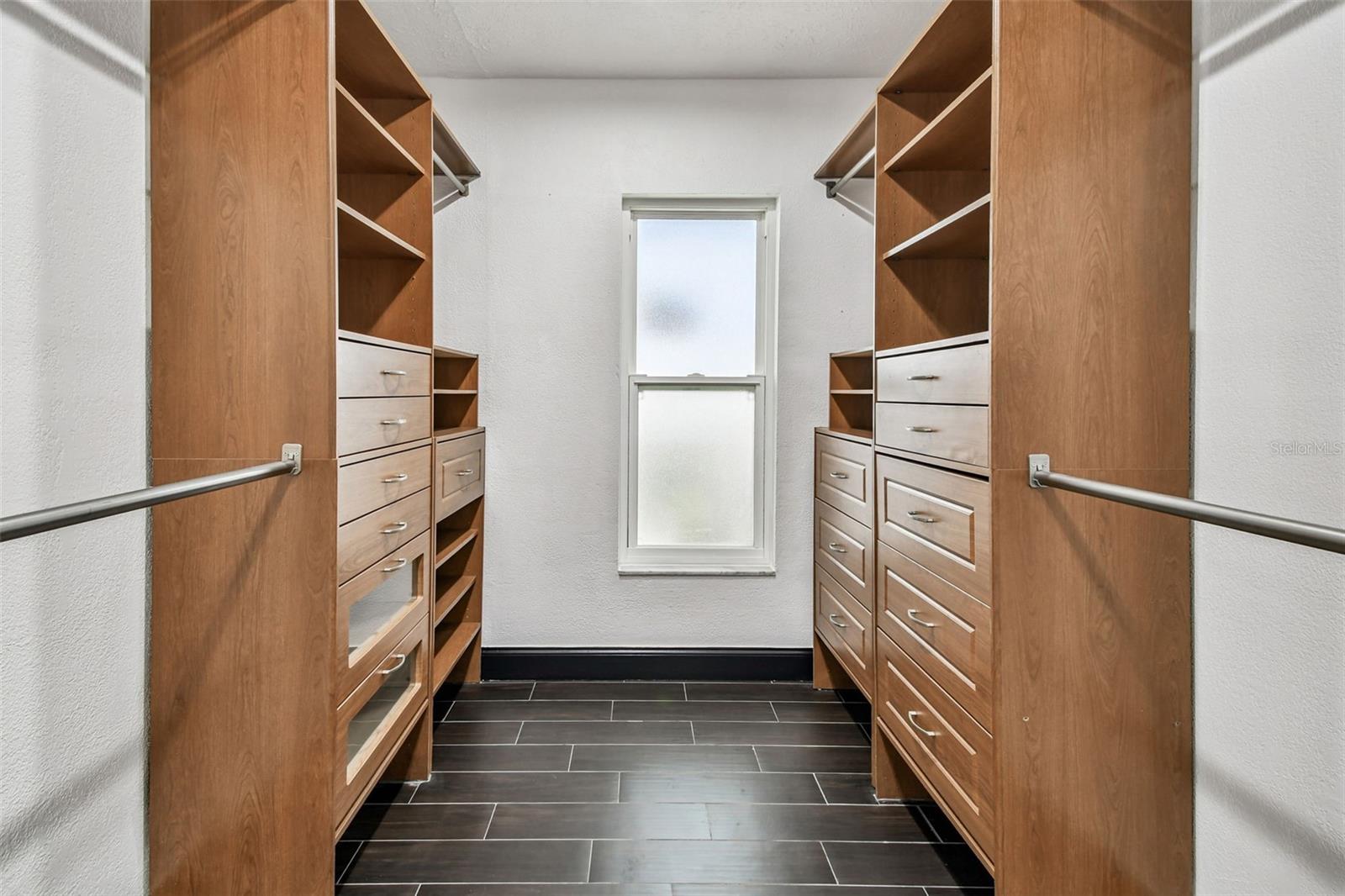 COUNTRY PLACE - Residential