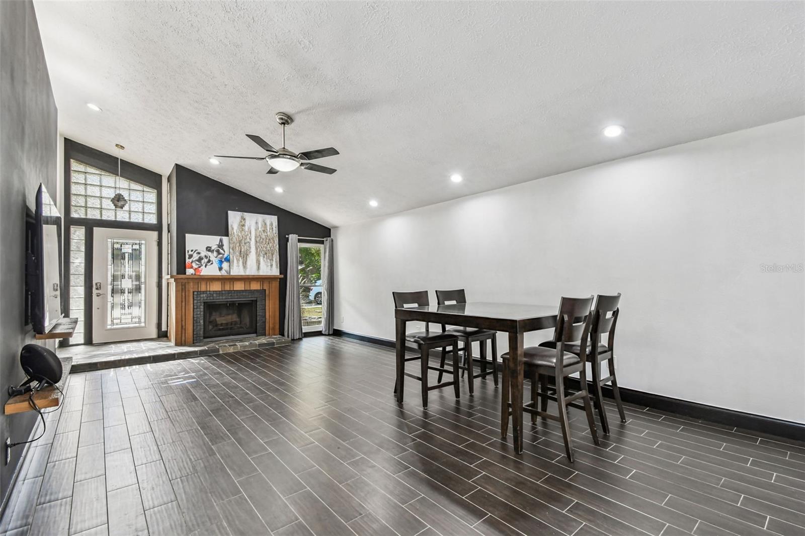 COUNTRY PLACE - Residential