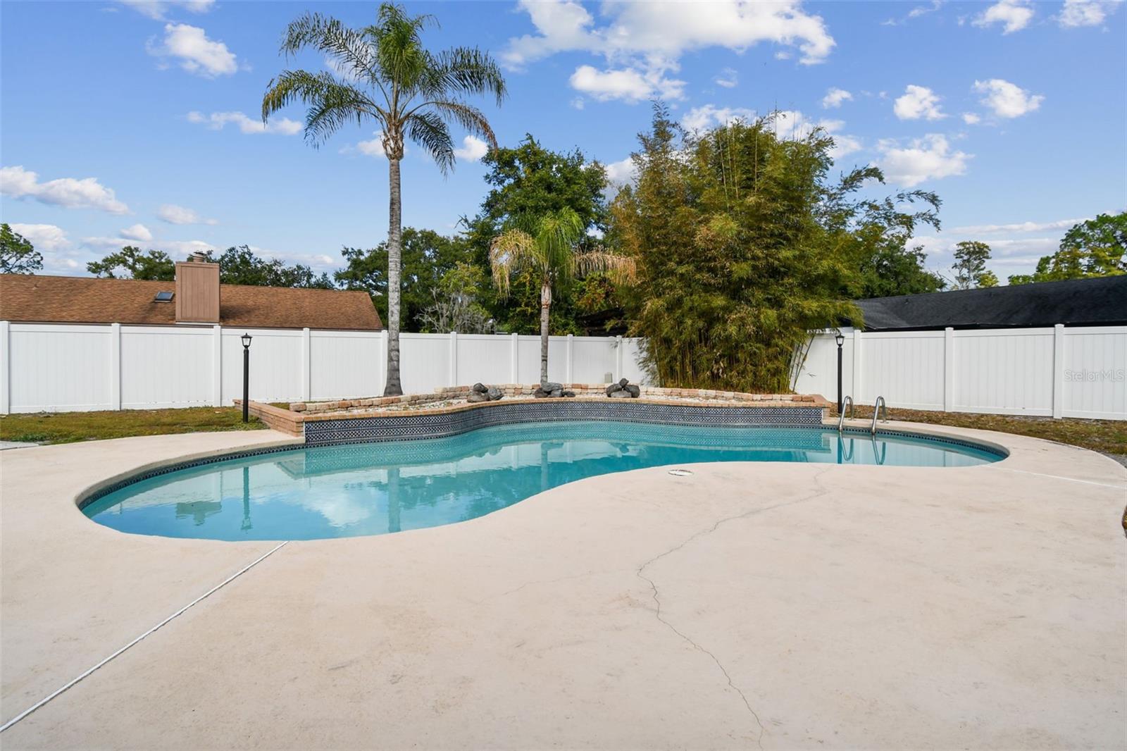 COUNTRY PLACE - Residential