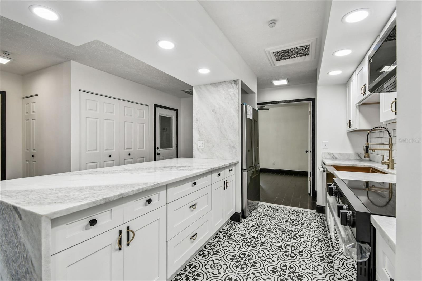 COUNTRY PLACE - Residential