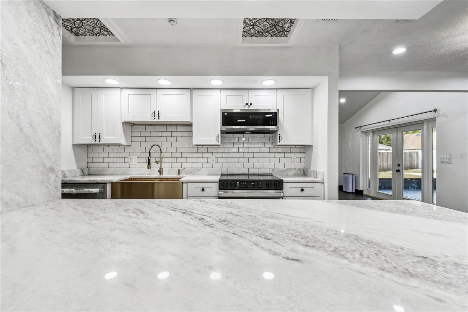 COUNTRY PLACE - Residential