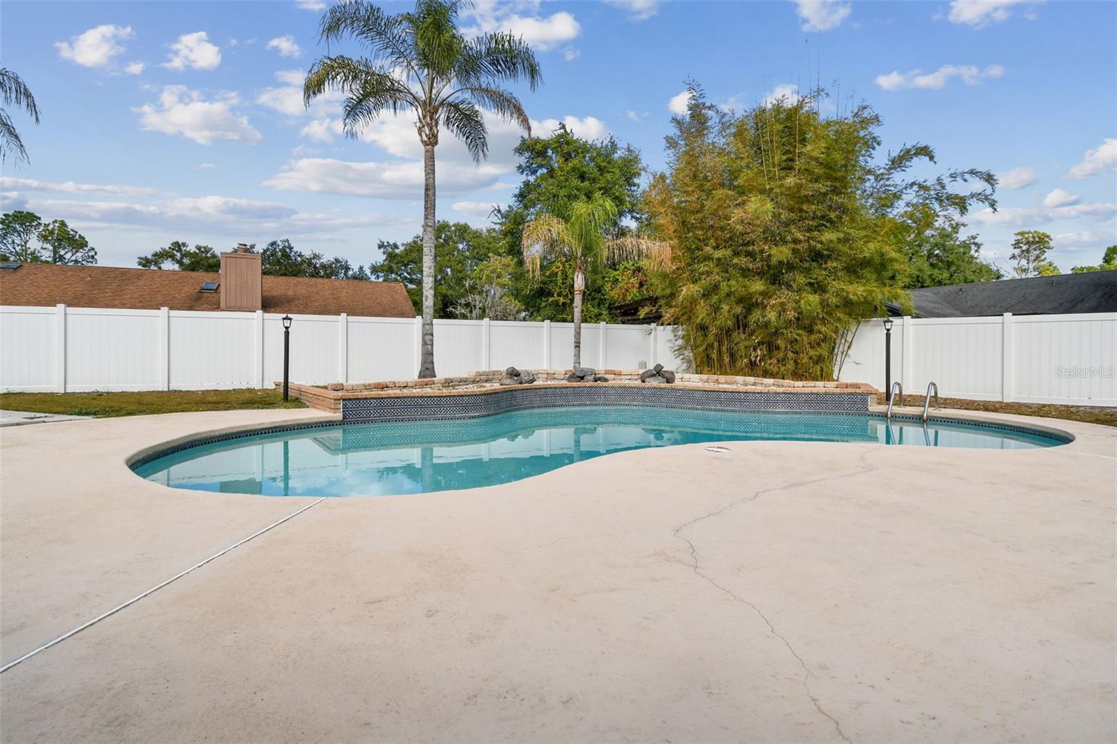 COUNTRY PLACE - Residential