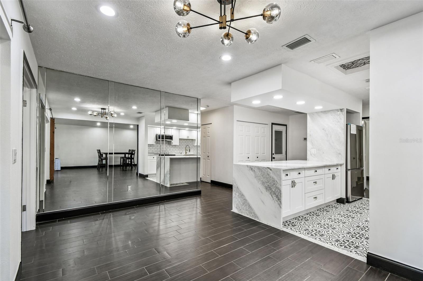 COUNTRY PLACE - Residential