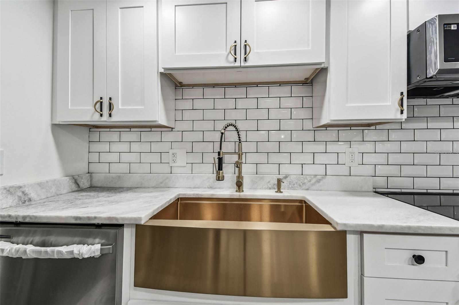 COUNTRY PLACE - Residential