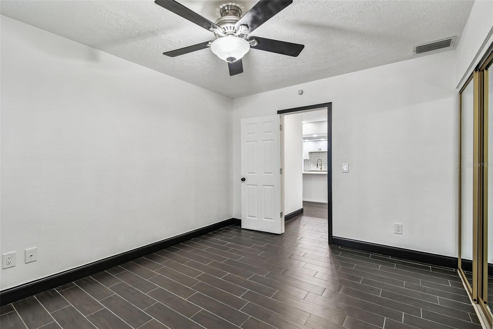 COUNTRY PLACE - Residential