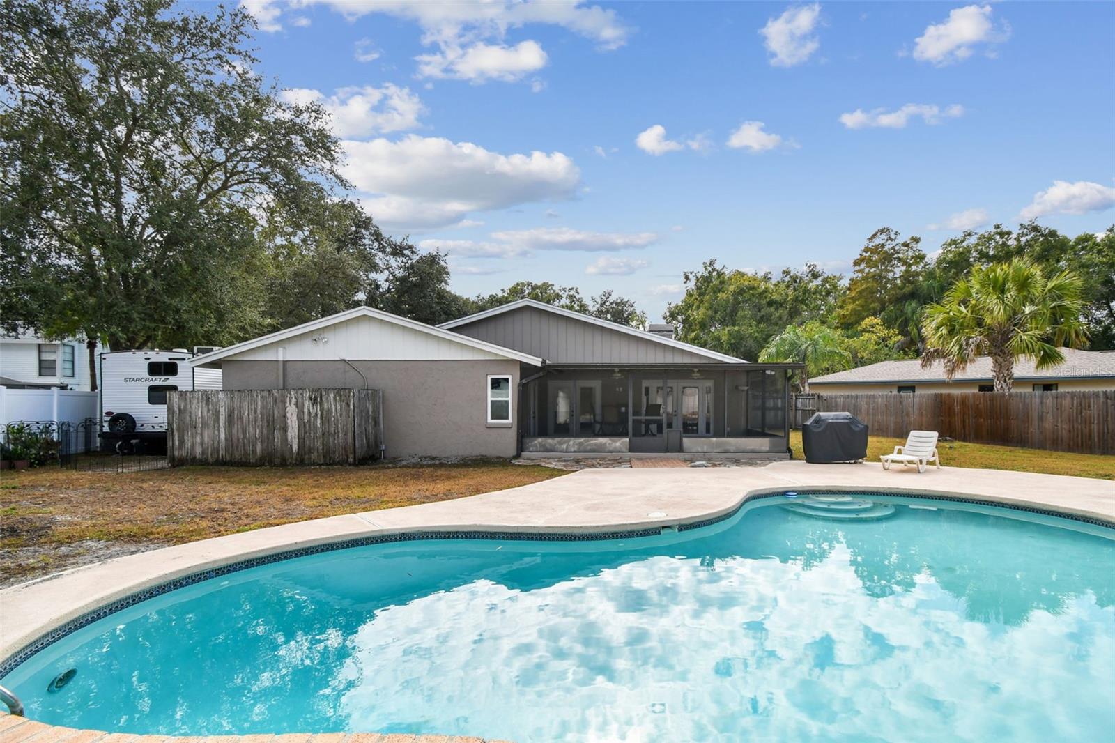 COUNTRY PLACE - Residential